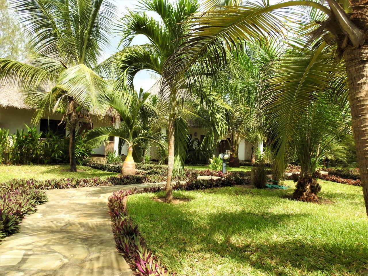 Sheba Cottages - Playa de Diani Exterior foto