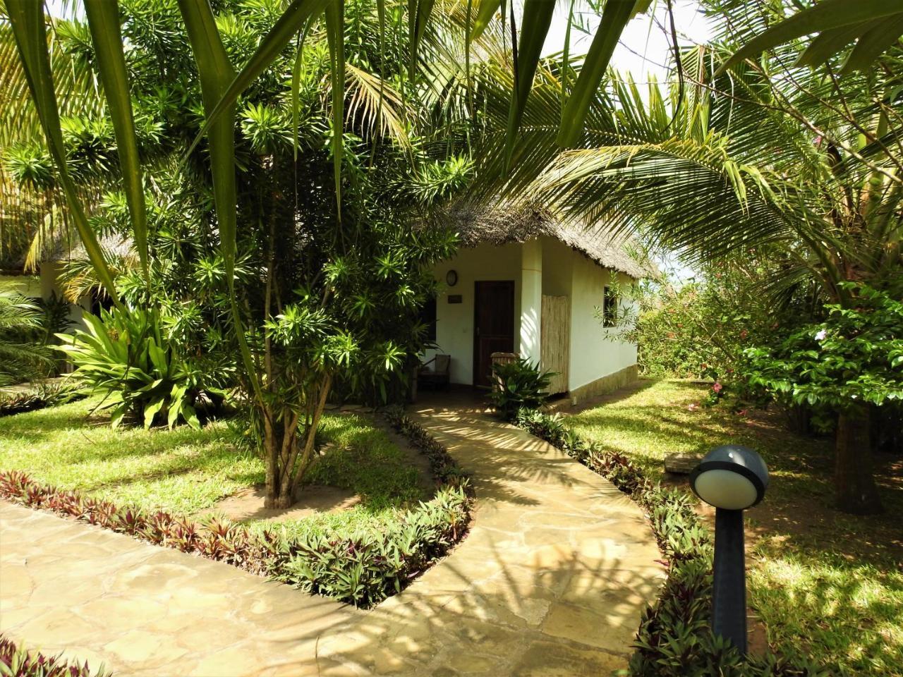 Sheba Cottages - Playa de Diani Exterior foto